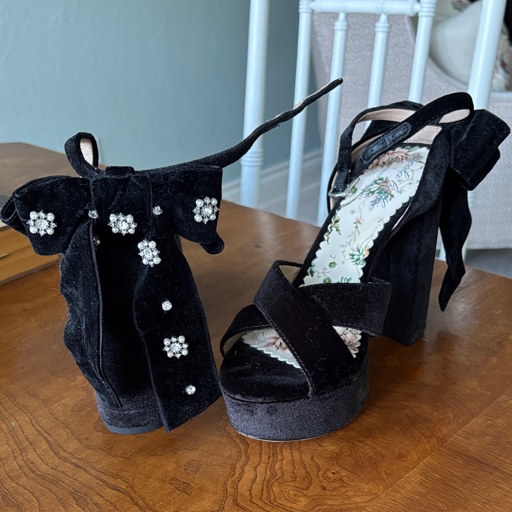 Nicola Bathie heels